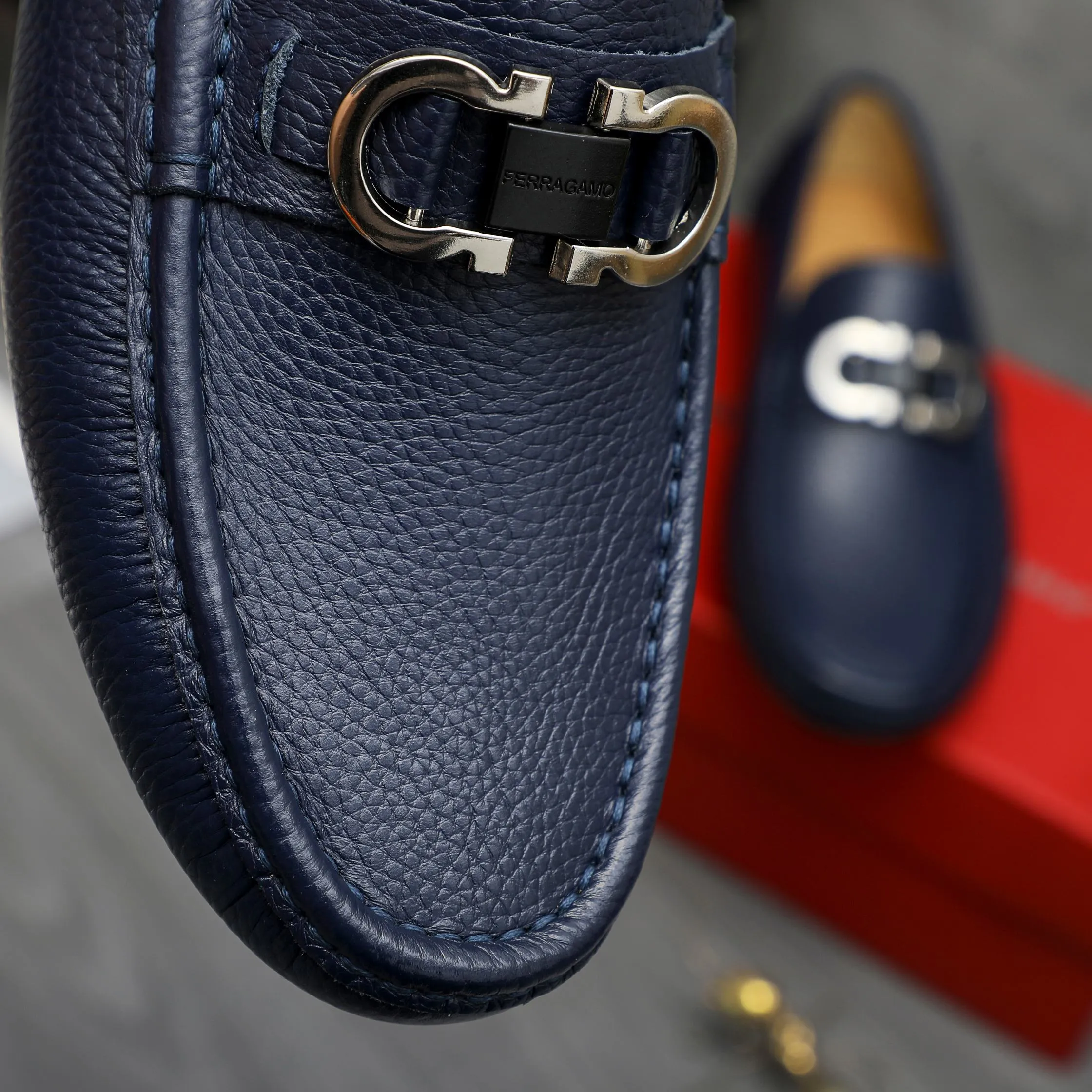 Men's shoes 💰p420 Product trademark: Ferragamo " Ferragamo ] Casual slip-on men's shoes Regular size: 38-44 Product materials: Selected pebbled cowhide upper, sheepskin lining, original rubber outsole